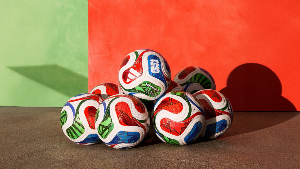 Adidas 全新 FIFA世界杯官方比賽用足球 TRIONDA